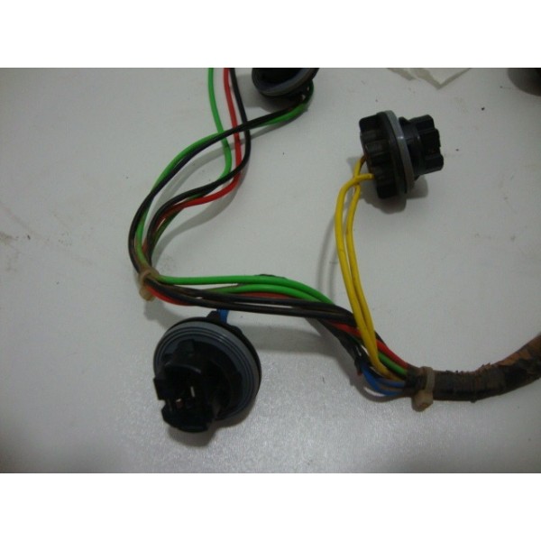 Chicote Da Lanterna Traseira Direita Gm Tracker 2015 Direito Vermelho