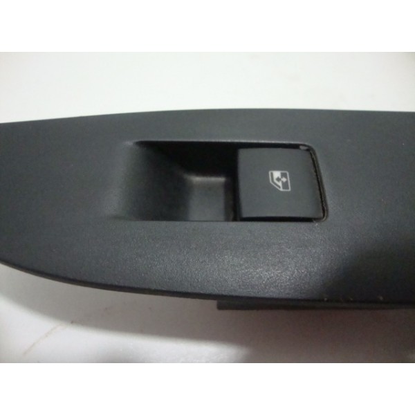 Comando Vidro Eletrico Traseiro Direito  Tracker 2015-usado