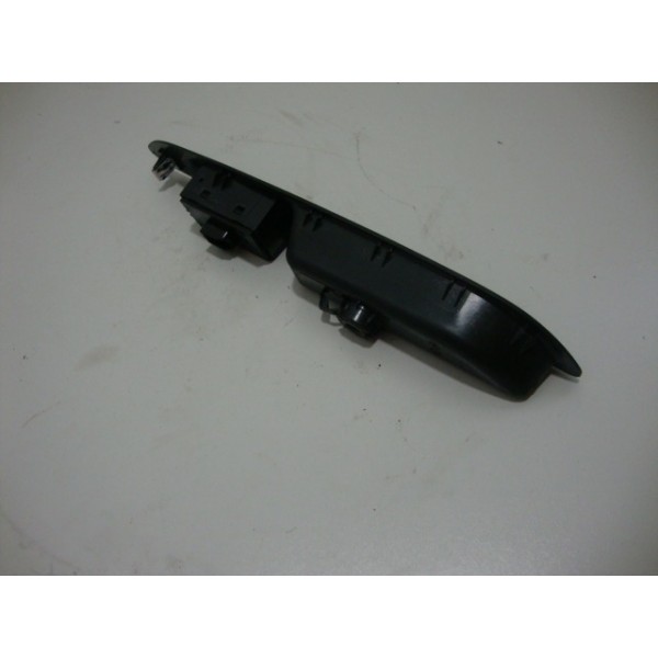 Comando Vidro Eletrico Traseiro Direito  Tracker 2015-usado