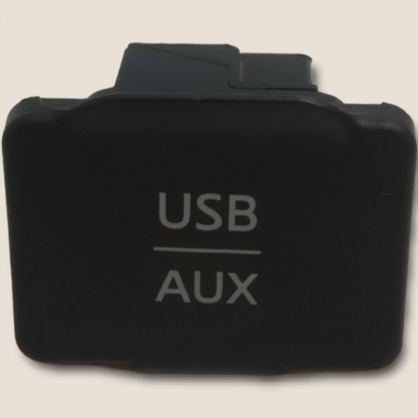 Entrada Usb Auxiliar Nissan March Sv 2013/13 (g)