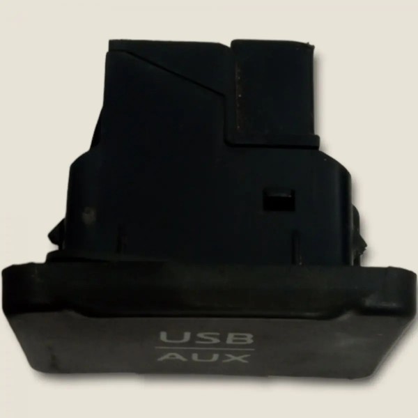 Entrada Usb Auxiliar Nissan March Sv 2013/13 (g)