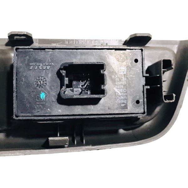 Moldura Botão Vidro Elétrico Chevrolet Cobalt 2015 94732451