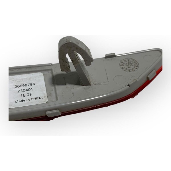 Refletor Direito Parachoque Traseiro Chevrolet Onix Plus 024