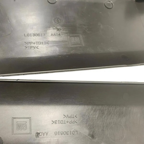 Par Acabamento Lateral Banco Diant Ld Le Gm Captiva 2008/13